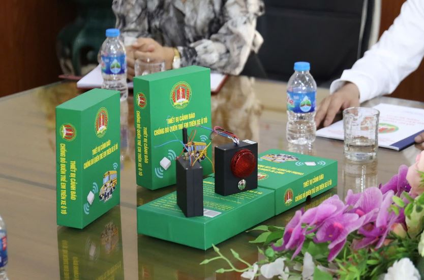 Thiết bị chống bỏ quên trẻ em